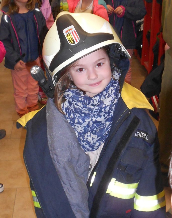 Kindergartenkinder besuchen die Feuerwehr - Bezirk Wels-Land